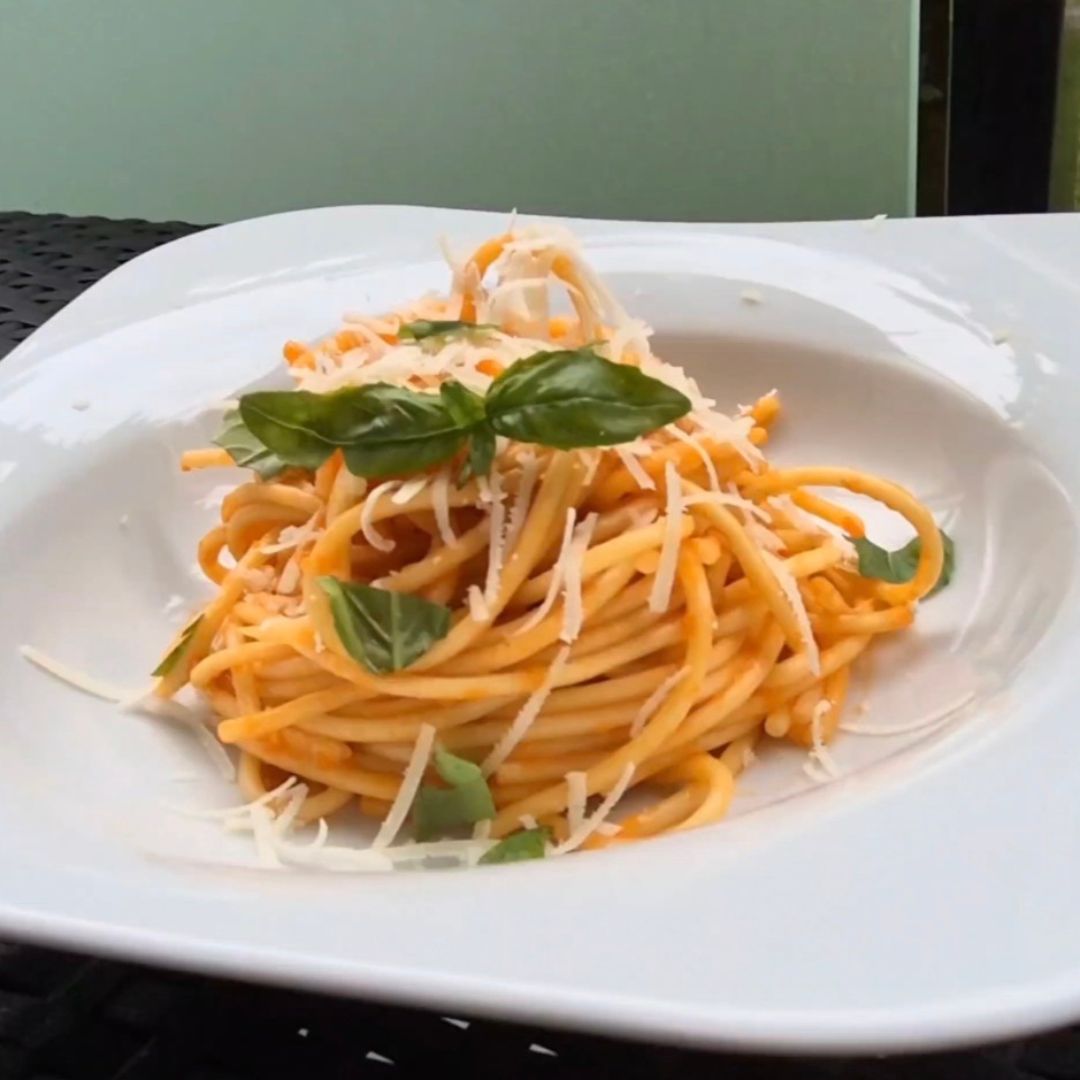 paradižnikova omaka s testeninami